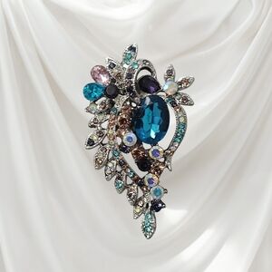 Elegant Teal Rhinestone Brooch